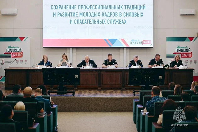 Молодежный совет столичного Главка МЧС России принял участие в заседании Общественной палаты города Москвы