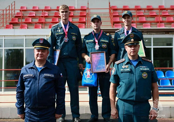 Сотрудники столичного главка МЧС России приняли участие в смотре-конкурсе профессионального мастерства "Пожарный олимп"