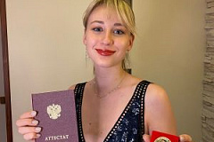 Выпускница из школы №2104 Людмила Лебедева набрала 200 баллов на двух ЕГЭ