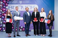 Выпускникам Факультета экономики и управления МГУТУ вручили дипломы