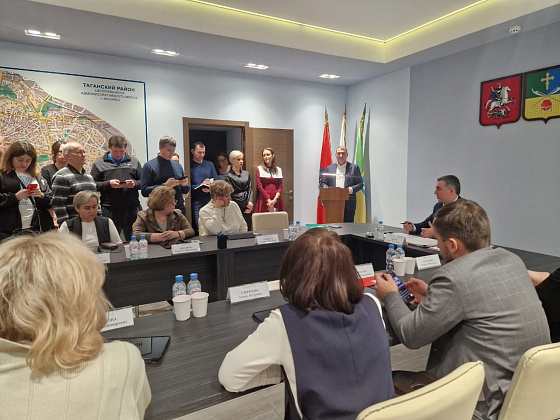 Глава управы взял обращения общественников на личный контроль 