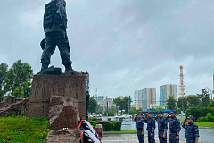 Столичные росгвардейцы почтили память ветеранов боевых действий в Москве 