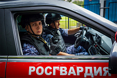 Московские росгвардейцы пришли на помощь водителю с разряженным аккумулятором