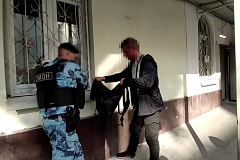  Сотрудники столичного спецподразделения Росгвардии задержали мужчину, находящегося в федеральном розыске