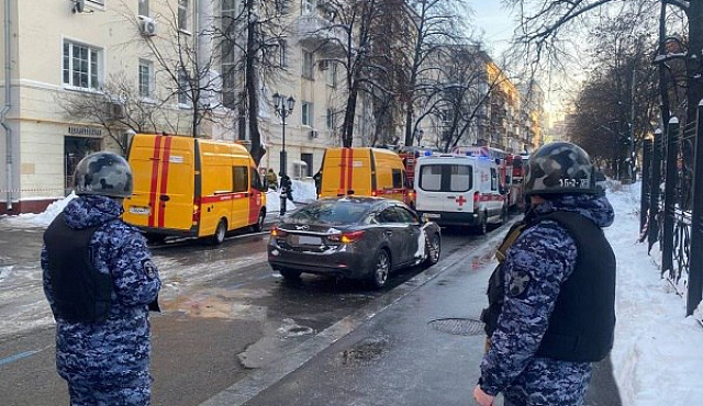 Сотрудники Росгвардии обеспечили безопасность граждан при возгорании жилого дома в центре Москвы 