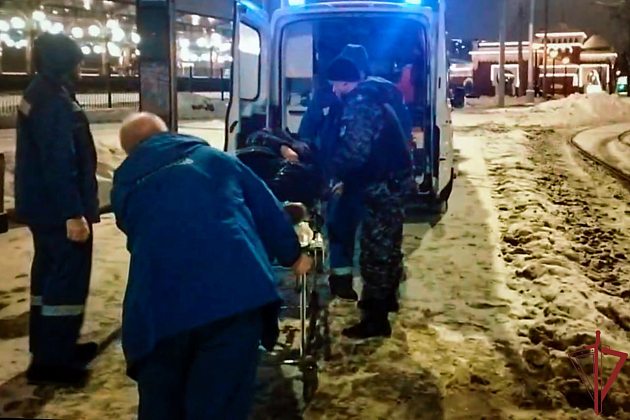 В Москве сотрудники Росгвардии спасли мужчину, потерявшего сознание на улице